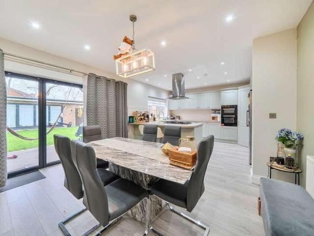 6 bed house for sale