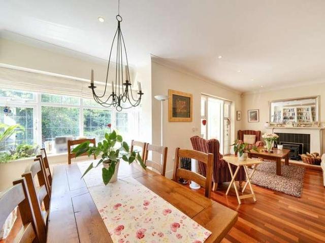 6 bed house for sale