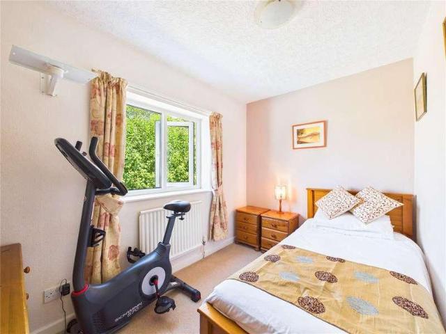 6 bed house for sale