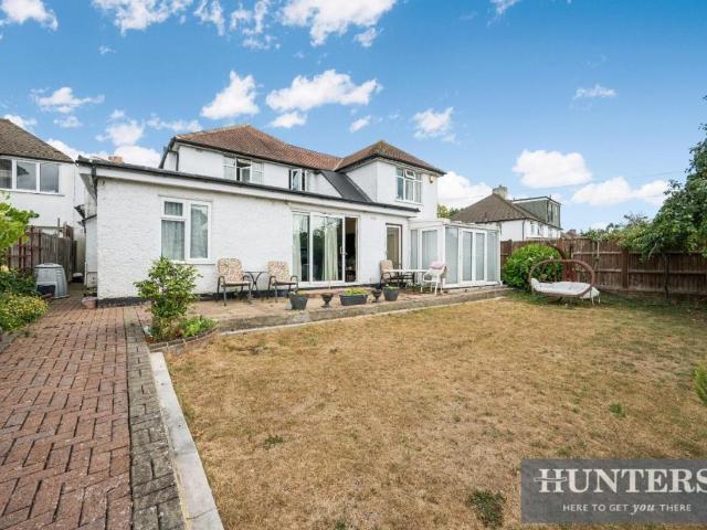 6 bed house for sale