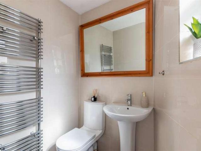 6 bed house for sale