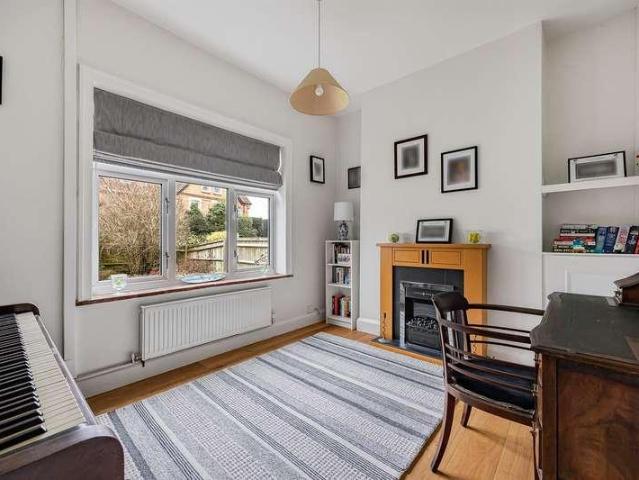 6 bed house for sale
