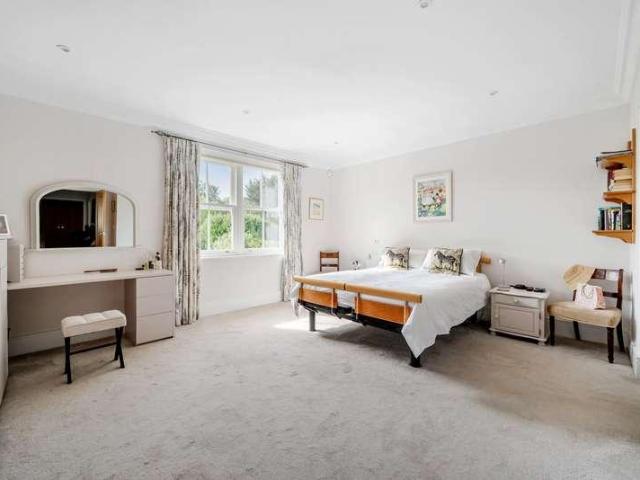 6 bed house for sale