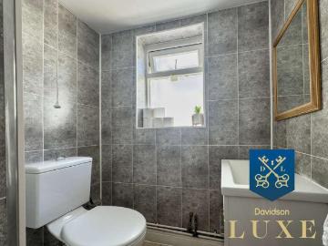 9 bed house for sale