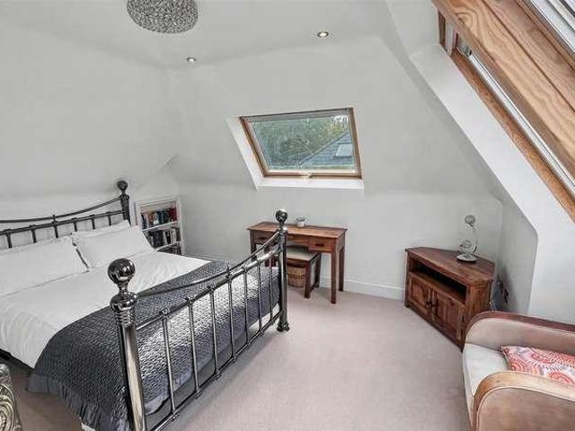 6 bed house for sale