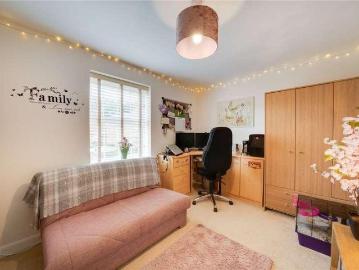 6 bed house for sale