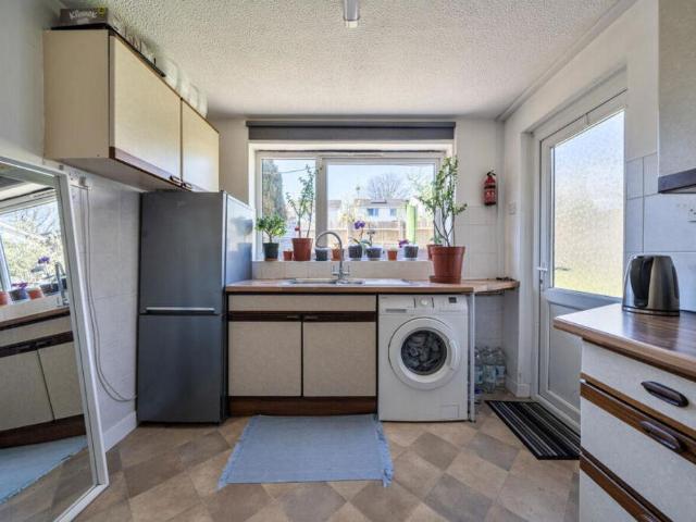 6 bed house for sale