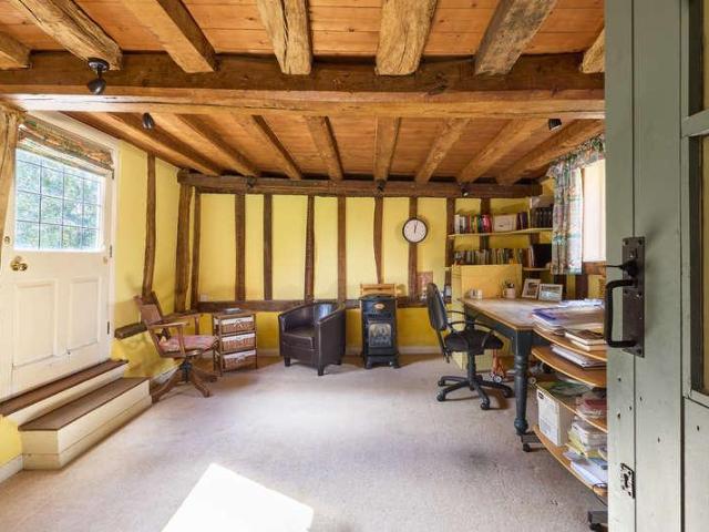 6 bed house for sale