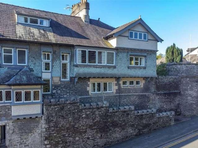 6 bed house for sale