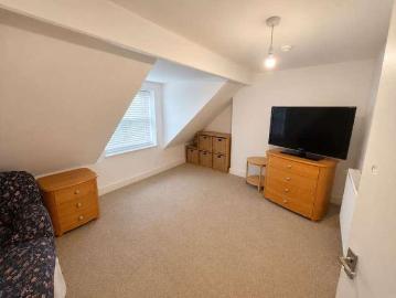 6 bed house for sale