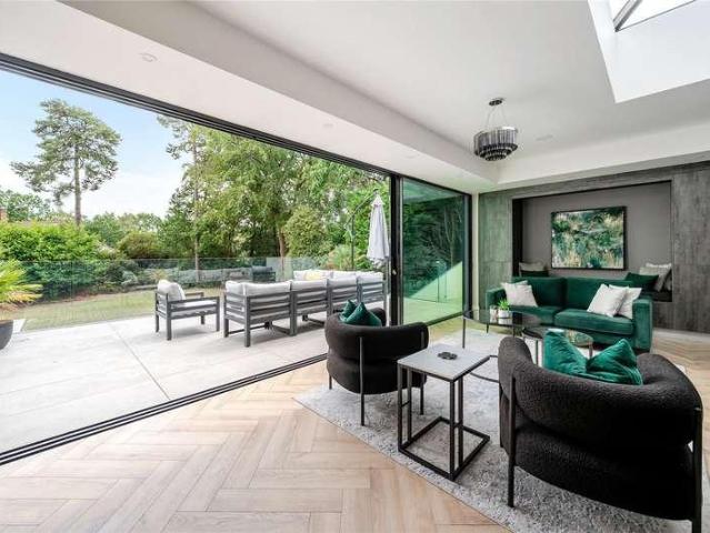 6 bed house for sale