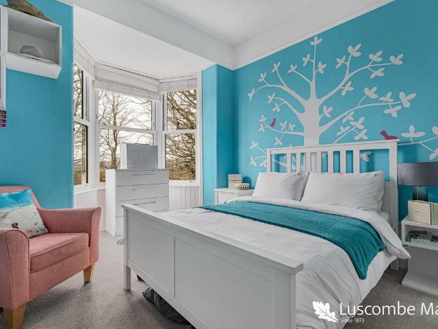 6 bed house for sale