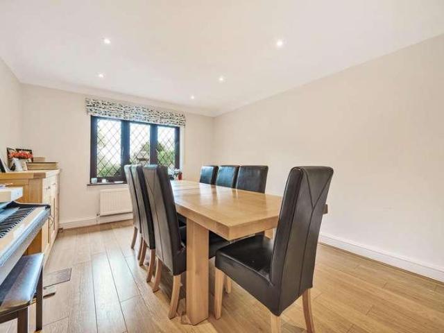 6 bed house for sale