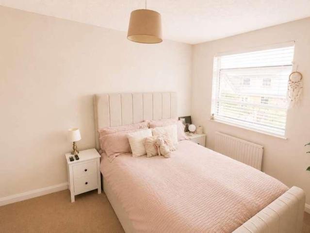 6 bed house for sale