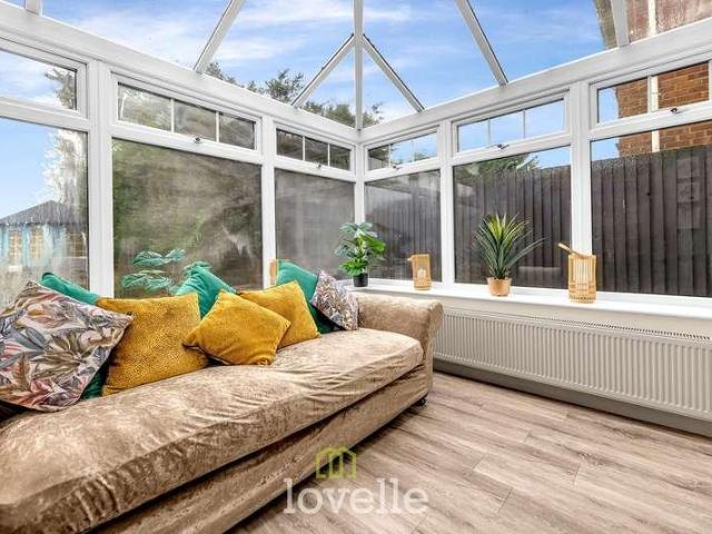 6 bed house for sale