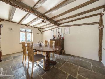 6 bed house for sale