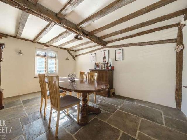 6 bed house for sale