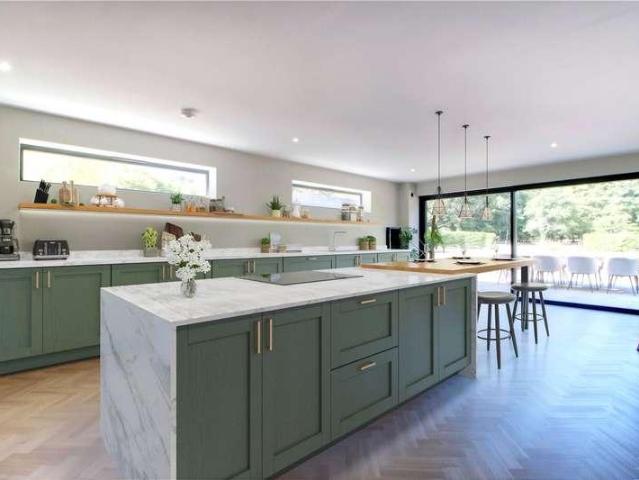 6 bed house for sale