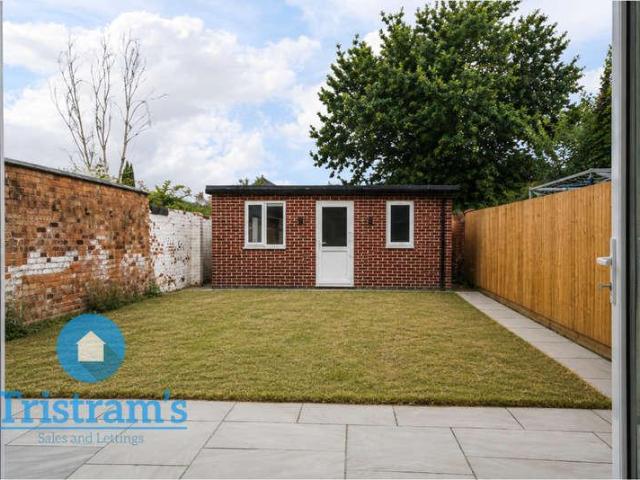 6 bed house for sale