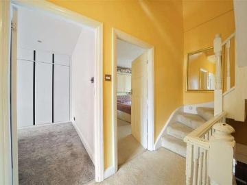 6 bed house for sale