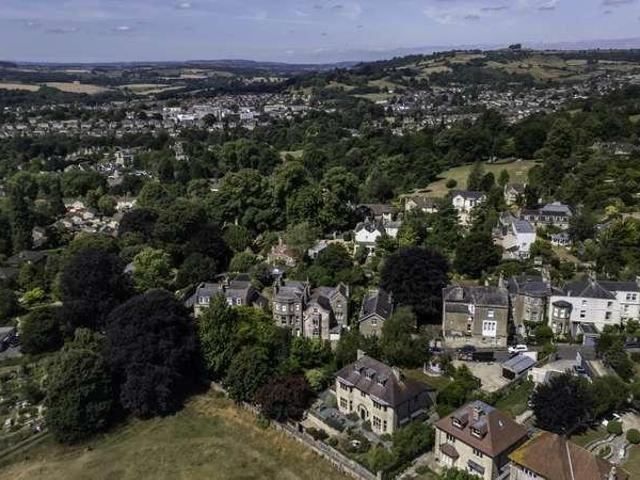 6 bed house for sale