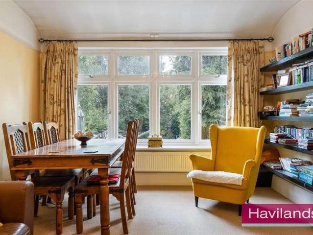 6 bed house for sale
