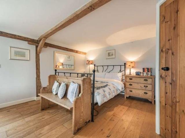 6 bed house for sale