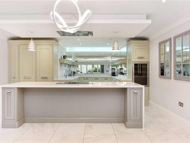 6 bed house for sale