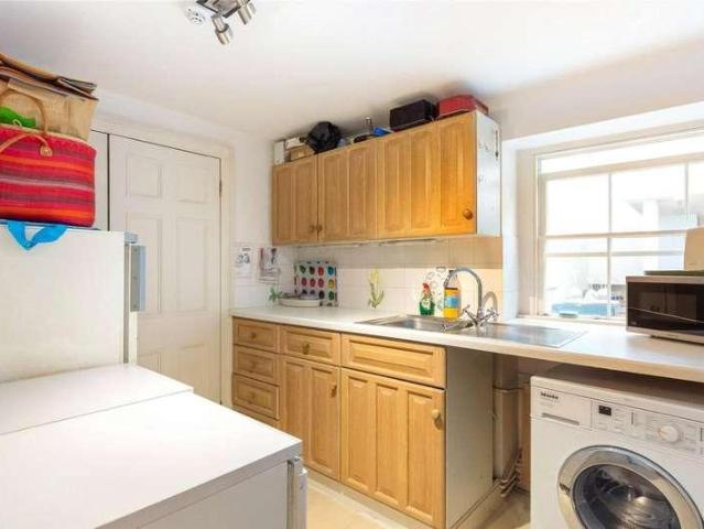 6 bed house for sale