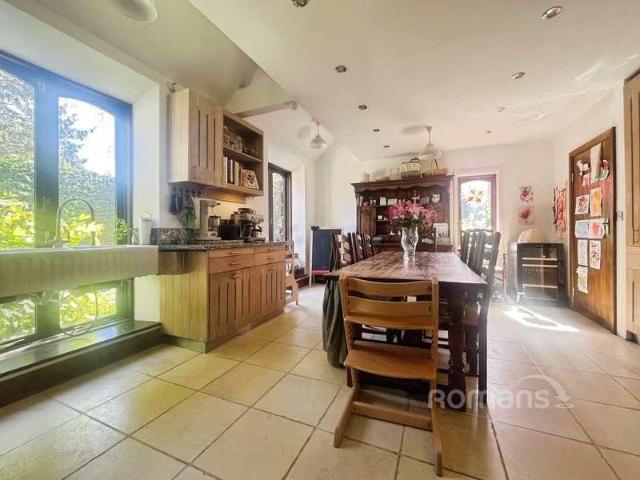 6 bed house for sale