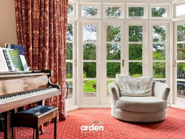 6 bed house for sale