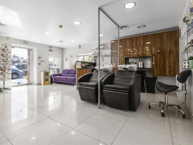 6 bed house for sale