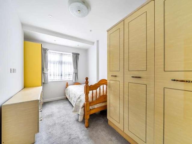 6 bed house for sale