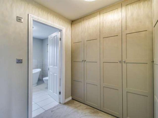 6 bed house for sale