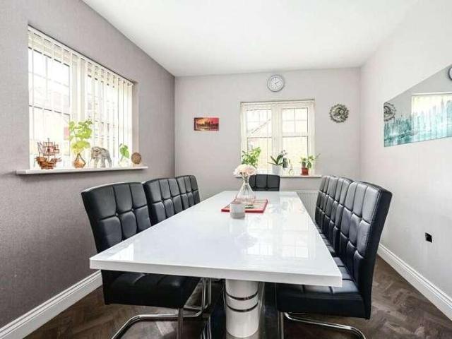 6 bed house for sale
