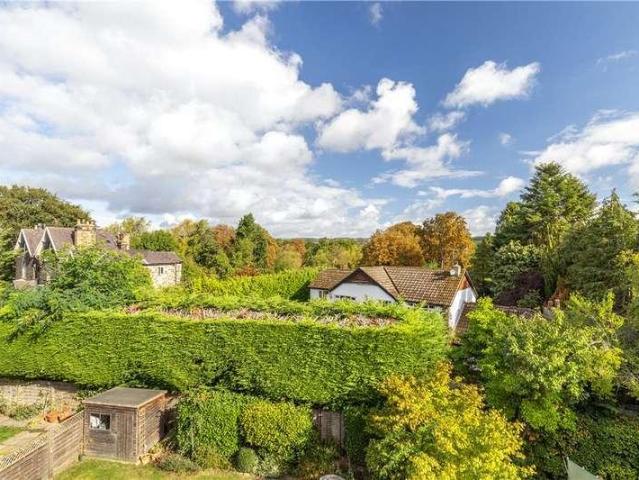 6 bed house for sale