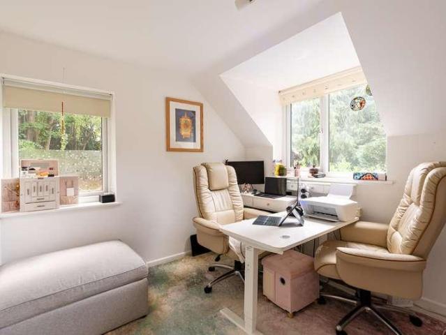 6 bed house for sale