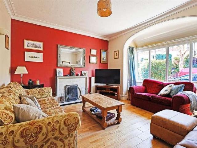 6 bed house for sale
