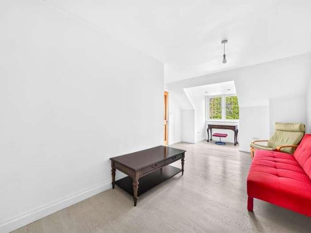 6 bed house for sale
