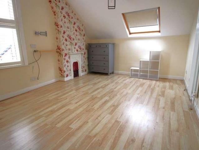 6 bed house for sale