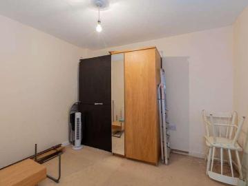 6 bed house for sale
