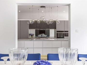 6 bed house for sale