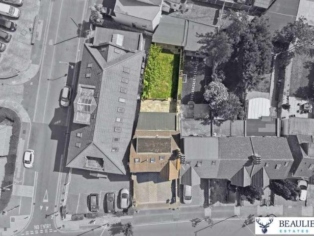 6 bed house for sale