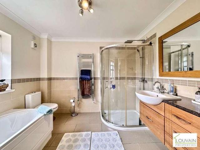 6 bed house for sale