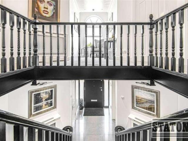 6 bed house for sale