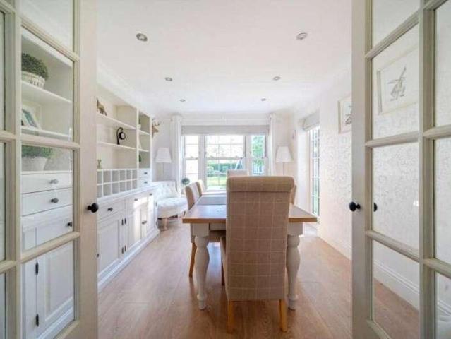 6 bed house for sale