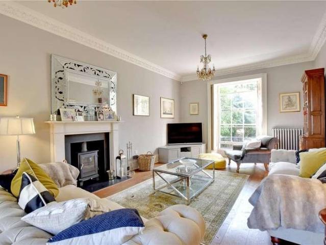 6 bed house for sale
