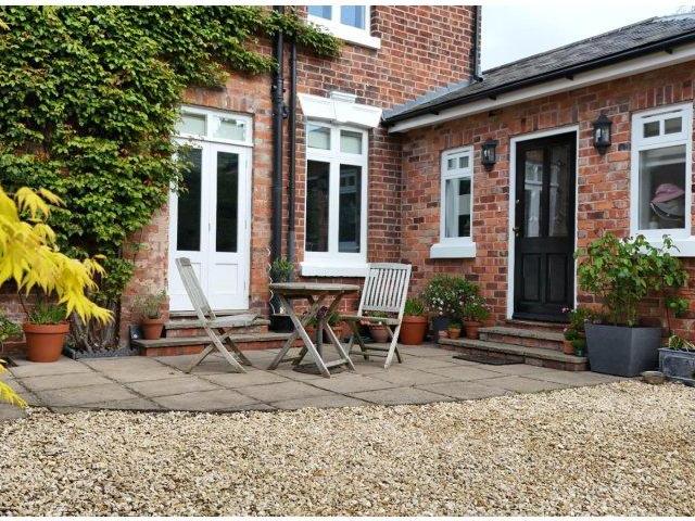 6 bed house for sale