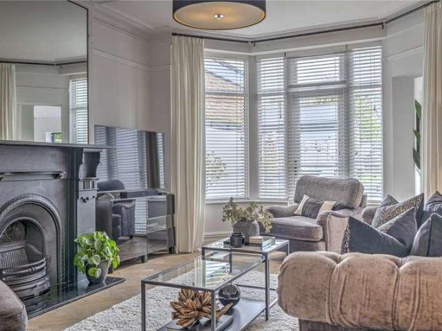 6 bed house for sale