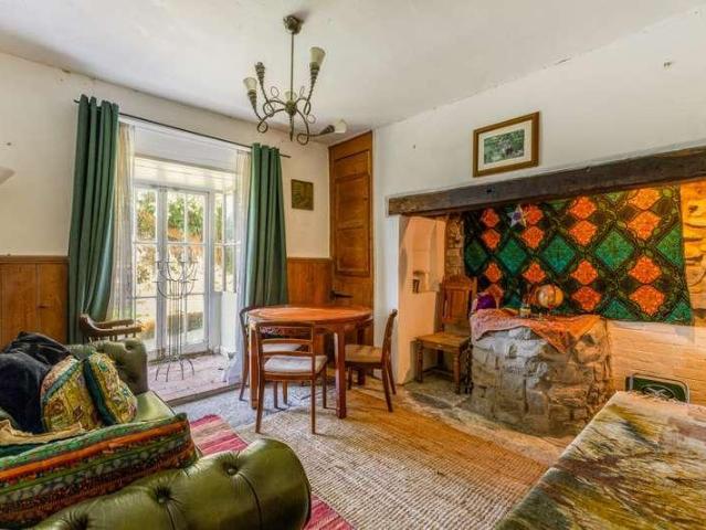 6 bed house for sale